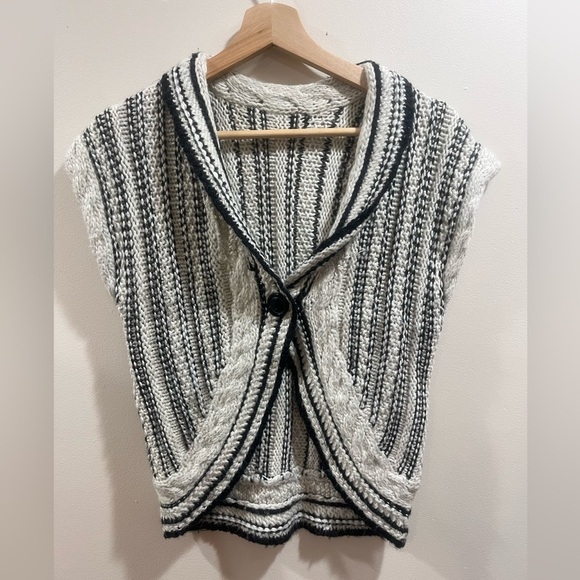 Cabi Crochet Women's Sweater Vest - Picture 1 of 4